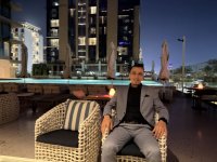 Une photo d’un participant qui veut faire connaissance et se marier