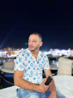 Une photo d’un participant qui veut faire connaissance et se marier